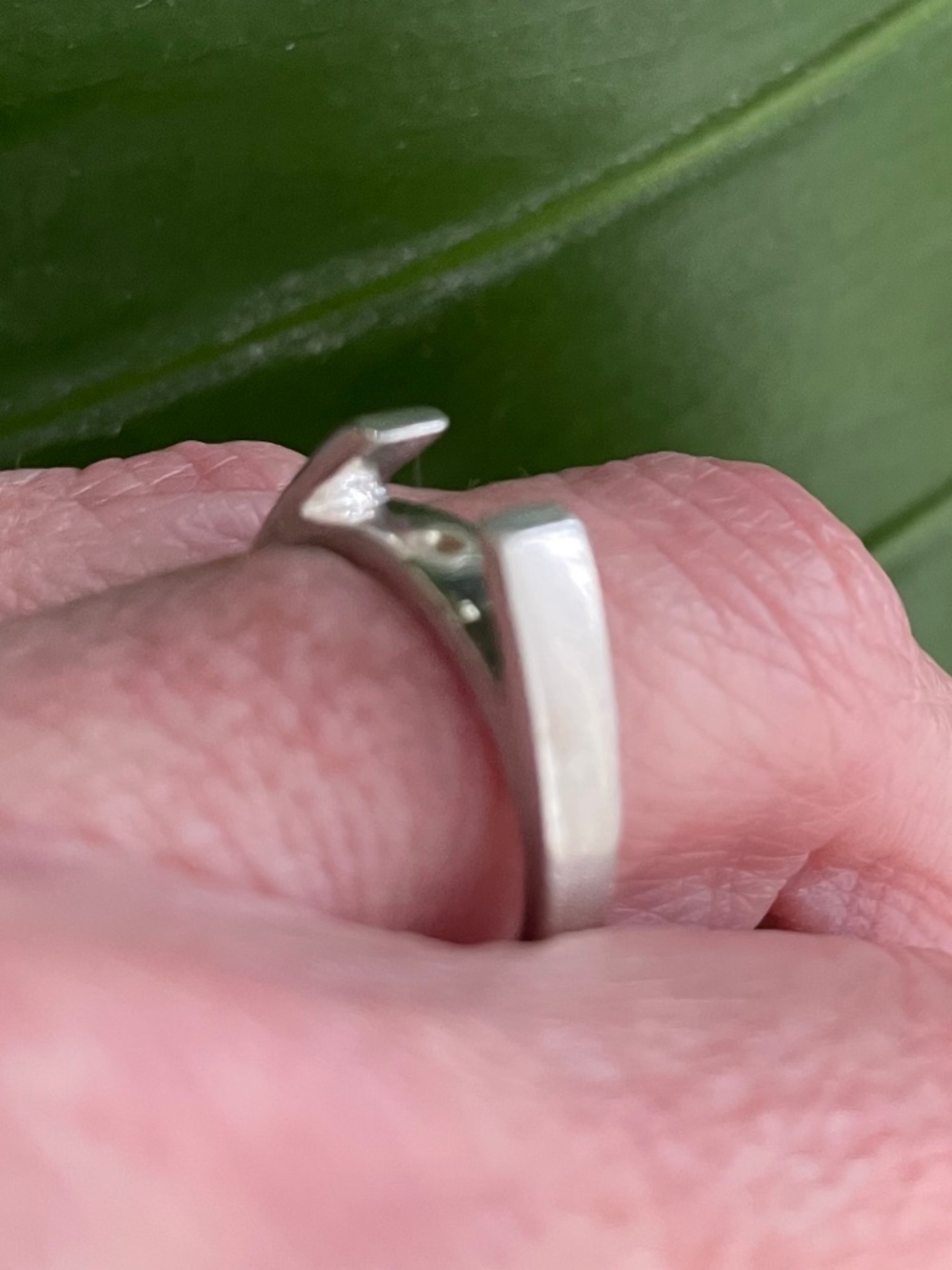 Platinum Solitaire Ring Setting / Ring Blank, 6 Grams, Size 5 - Picture 2 of 14